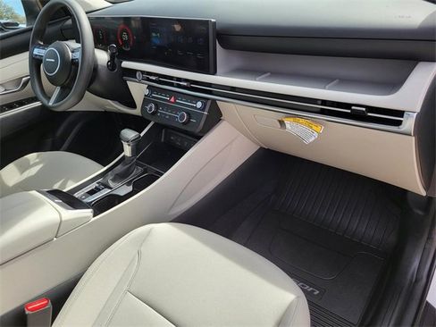 Certified 2025 Hyundai Tucson SE image 7
