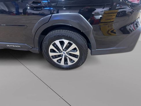Used 2023 Subaru Outback Premium AWD/4WD image 5