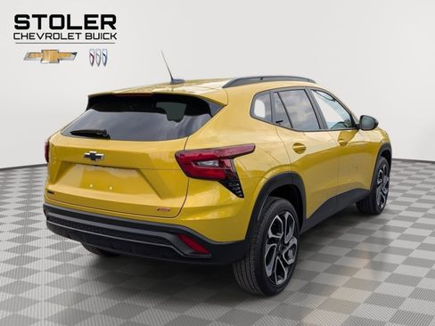 Used 2025 Chevrolet Trax RS w/ Sunroof Package FWD image 5