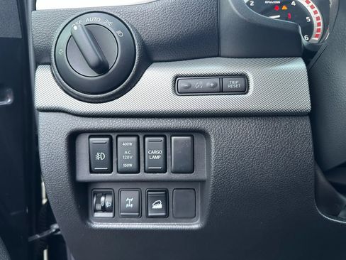 Used 2018 Nissan Titan PRO-4X image 18