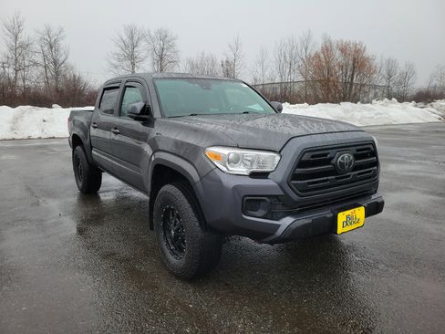 Used 2018 Toyota Tacoma SR w/ SR Convenience Package image 3