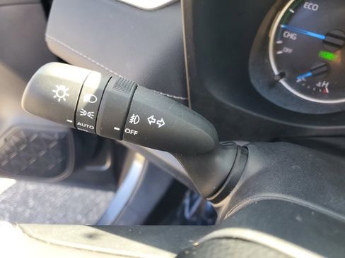 Used 2021 Toyota RAV4 XLE Premium image 26