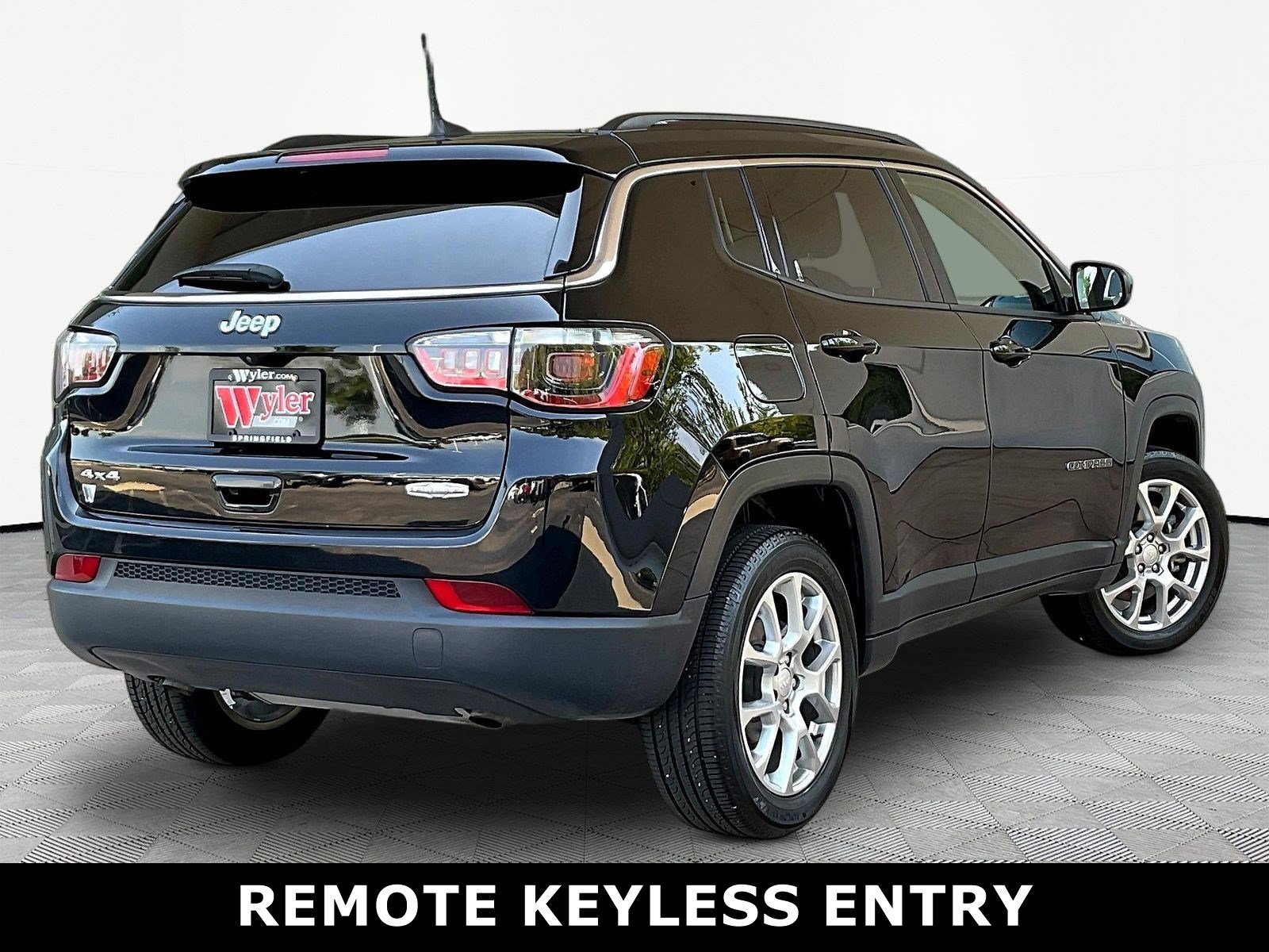 Used 2023 Jeep Compass Latitude AWD/4WD image 6