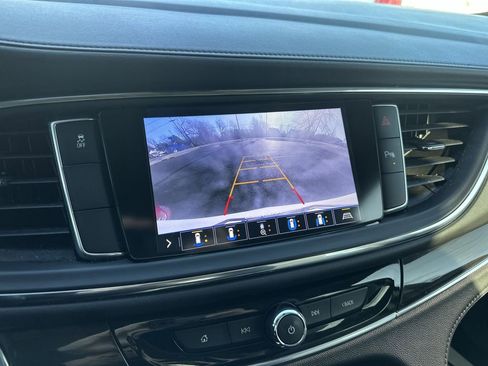 Used 2021 Buick Enclave Essence w/ Sound and Sites Package image 17