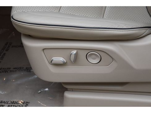 Used 2023 Cadillac Escalade ESV Premium Luxury image 32