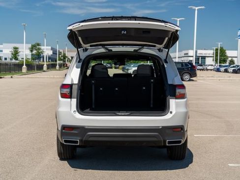 New 2025 Honda Pilot Sport image 18