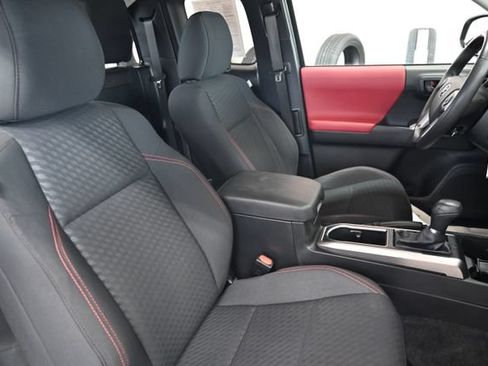 Used 2022 Toyota Tacoma SR5 AWD/4WD image 10