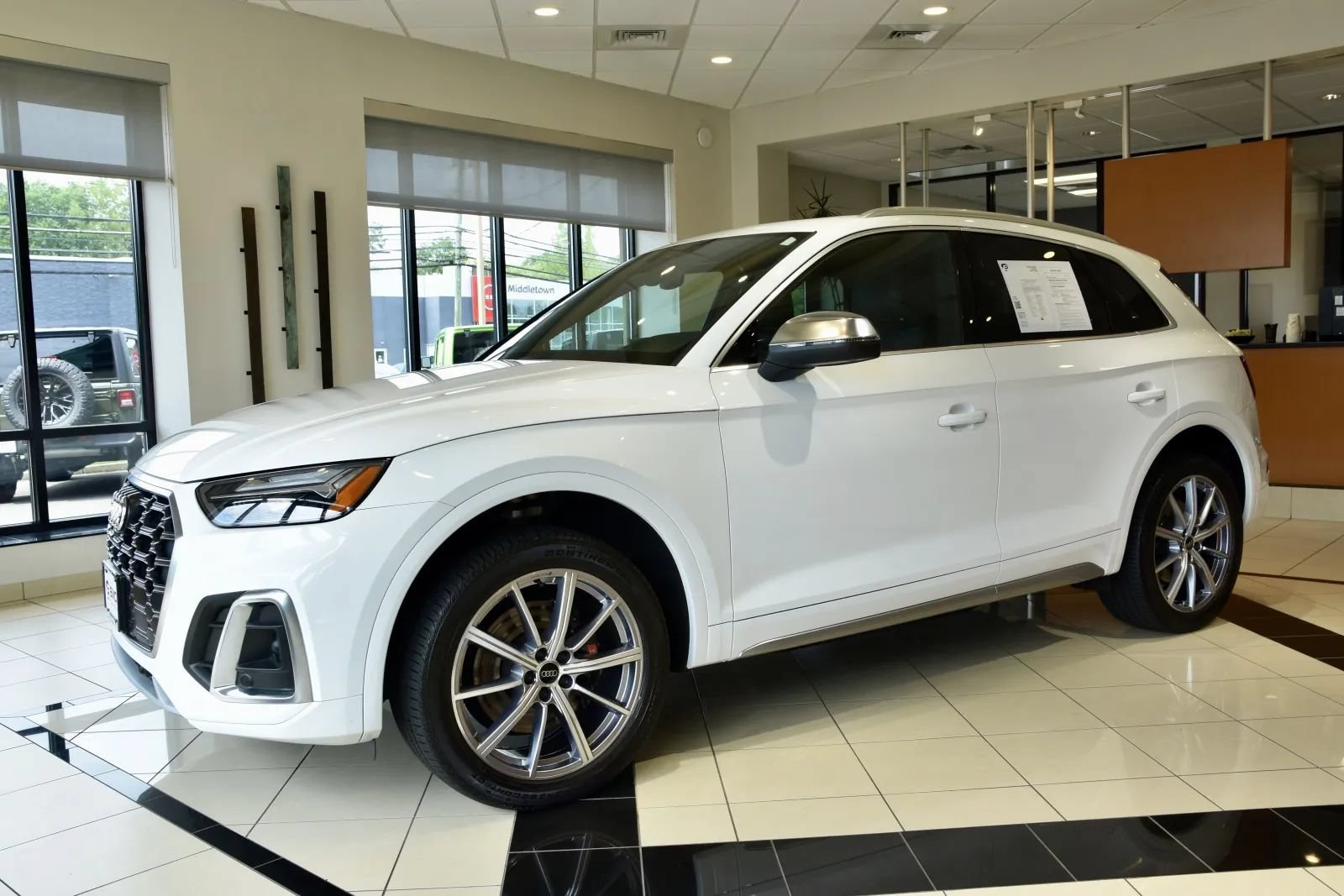 Used 2023 Audi SQ5 Premium Plus w/ Premium Plus Package AWD/4WD image 3