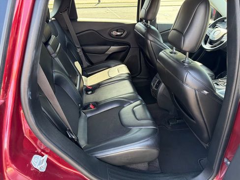 Used 2019 Jeep Cherokee Latitude Plus w/ Comfort/Convenience Group AWD/4WD image 47