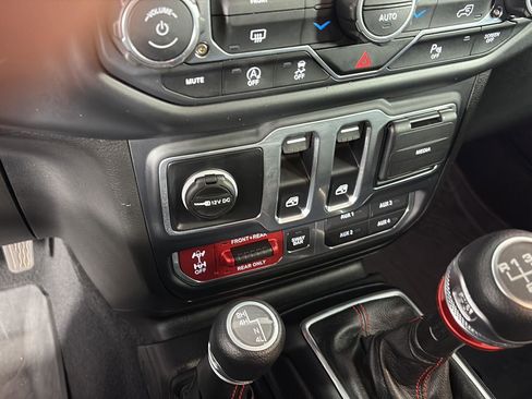 Used 2019 Jeep Wrangler Rubicon AWD/4WD image 36