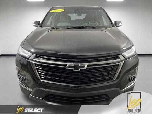 Used 2023 Chevrolet Traverse LT FWD image 2