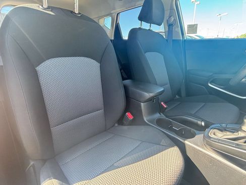 Used 2025 Kia Soul LX w/ LX Technology Package FWD image 32