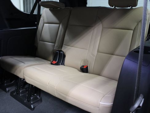 Used 2024 Chevrolet Suburban Premier AWD/4WD image 19