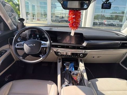 Used 2025 Kia Telluride S image 16