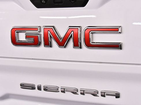 Used 2023 GMC Sierra 1500 AT4 w/ Technology Package AWD/4WD image 12
