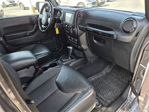 Used 2016 Jeep Wrangler Unlimited Sahara image 10