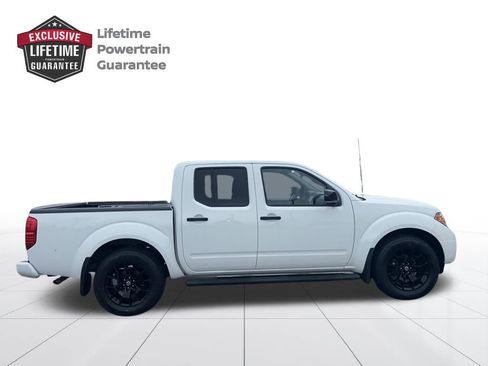 Used 2021 Nissan Frontier SV w/ Midnight Edition Floor Mats image 6