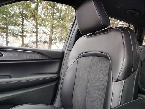 New 2025 Jeep Grand Cherokee L Altitude image 26