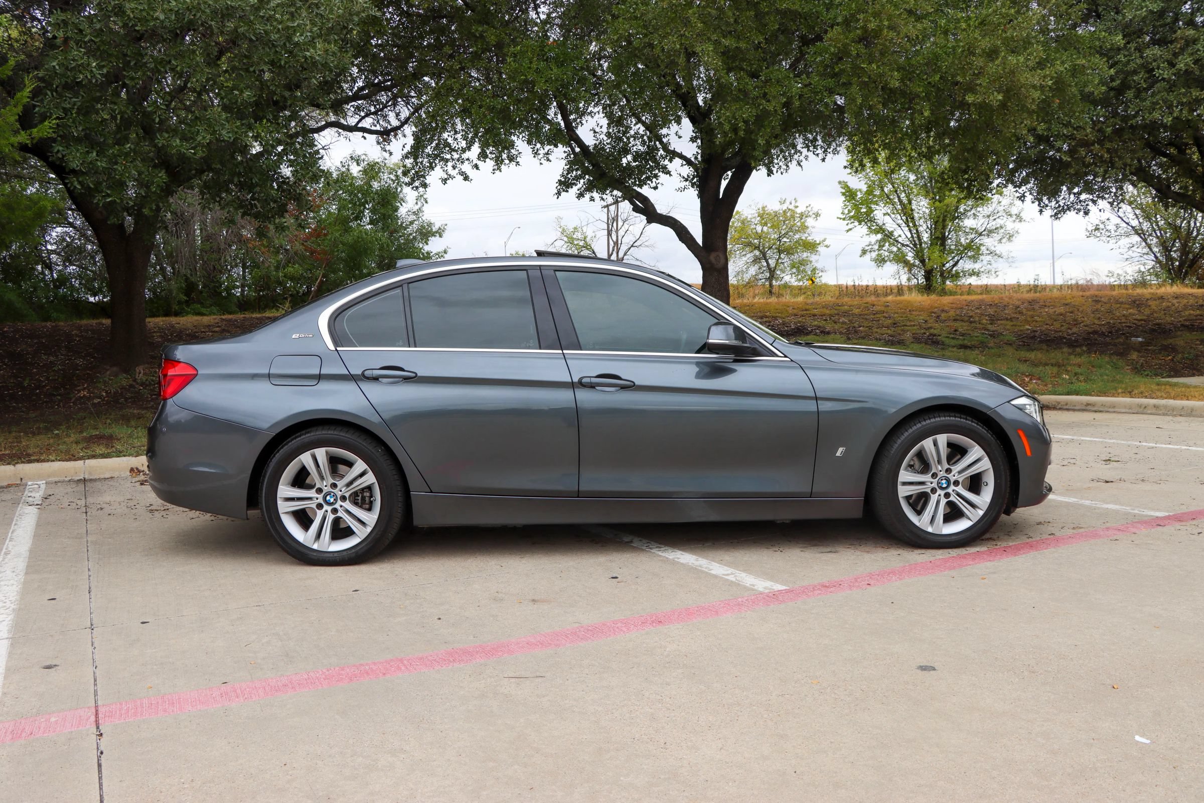 Used 2018 BMW 330e w/ Premium Package RWD image 8