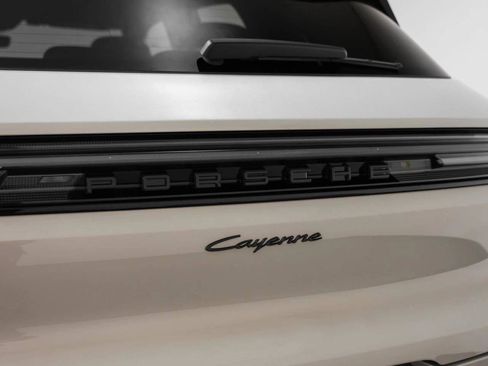 New 2025 Porsche Cayenne image 92
