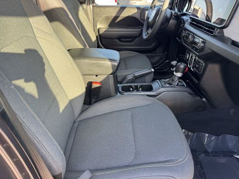 Certified 2025 Jeep Wrangler Unlimited Sport AWD/4WD image 9