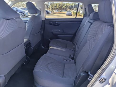 Used 2023 Toyota Highlander L image 27