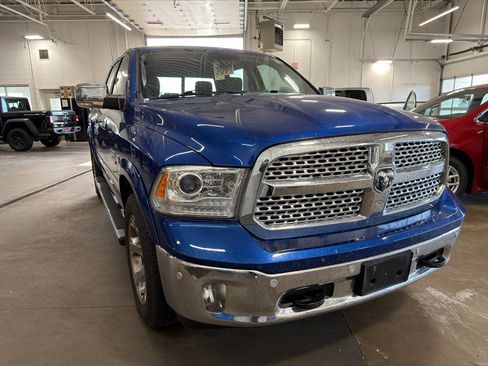 Used 2017 RAM 1500 Laramie w/ Convenience Group AWD/4WD image 4