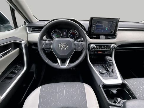 Used 2021 Toyota RAV4 XLE w/ Convenience Package AWD/4WD image 5