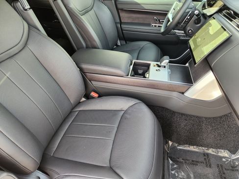 Certified 2025 Land Rover Range Rover SE AWD/4WD image 9