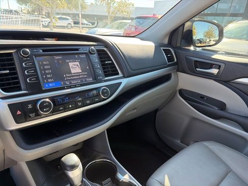 Used 2016 Toyota Highlander XLE image 33