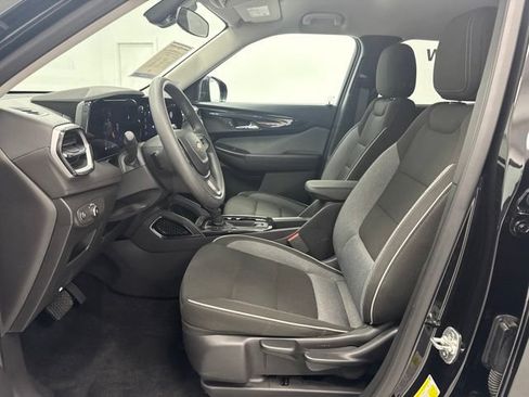 Used 2025 Chevrolet TrailBlazer LT AWD/4WD image 24