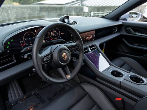 New 2025 Porsche Taycan image 4