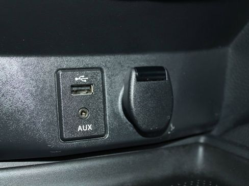 Used 2015 Nissan Rogue SV w/ SV Premium Package image 25