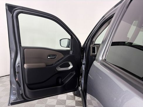 Used 2022 Nissan Frontier SV AWD/4WD image 10