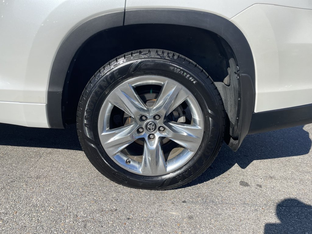 Used 2018 Toyota Highlander Limited AWD/4WD image 10