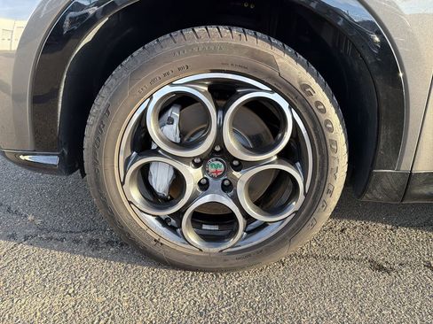 Used 2024 Alfa Romeo Tonale Ti w/ Premium Interior Package image 30