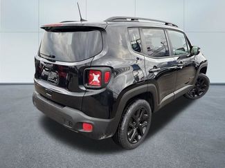 Used 2018 Jeep Renegade Altitude video 4