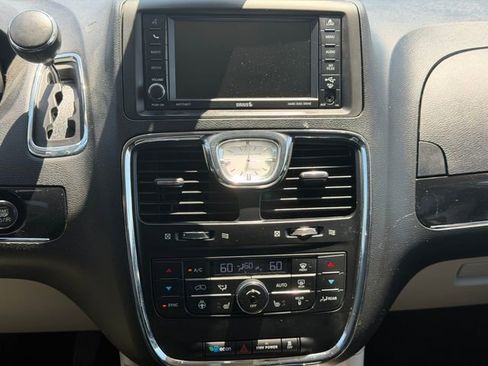 Used 2015 Chrysler Town & Country Limited FWD image 14