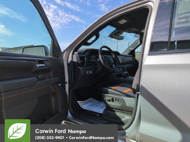 Used 2024 GMC Sierra 1500 AT4 w/ Technology Package AWD/4WD image 9