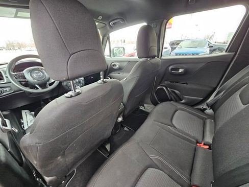 Used 2021 Jeep Renegade Latitude w/ Luxury Group II image 11