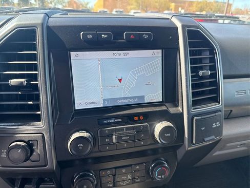 Used 2022 Ford F350 XLT w/ XLT Premium Package AWD/4WD image 10