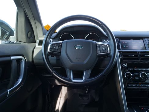 Used 2019 Land Rover Discovery Sport SE image 22