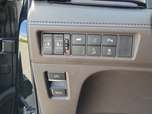 Used 2018 Honda Odyssey Elite image 32