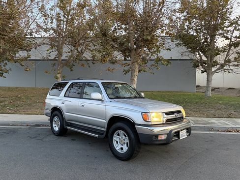 Used 2002 Toyota 4Runner SR5 w/ Upgrade Value Pkg 2 RWD image 11