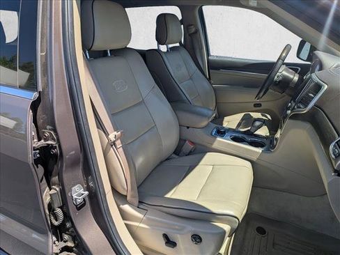 Used 2017 Jeep Grand Cherokee Overland w/ Jeep Active Safety Group AWD/4WD image 21
