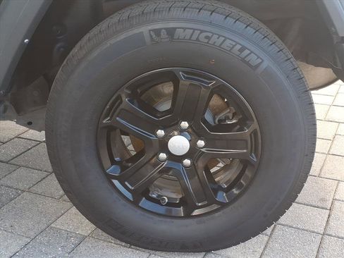 Used 2021 Jeep Wrangler Sport S image 18