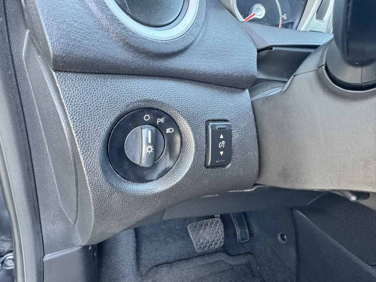 Used 2013 Ford Fiesta SE FWD image 36