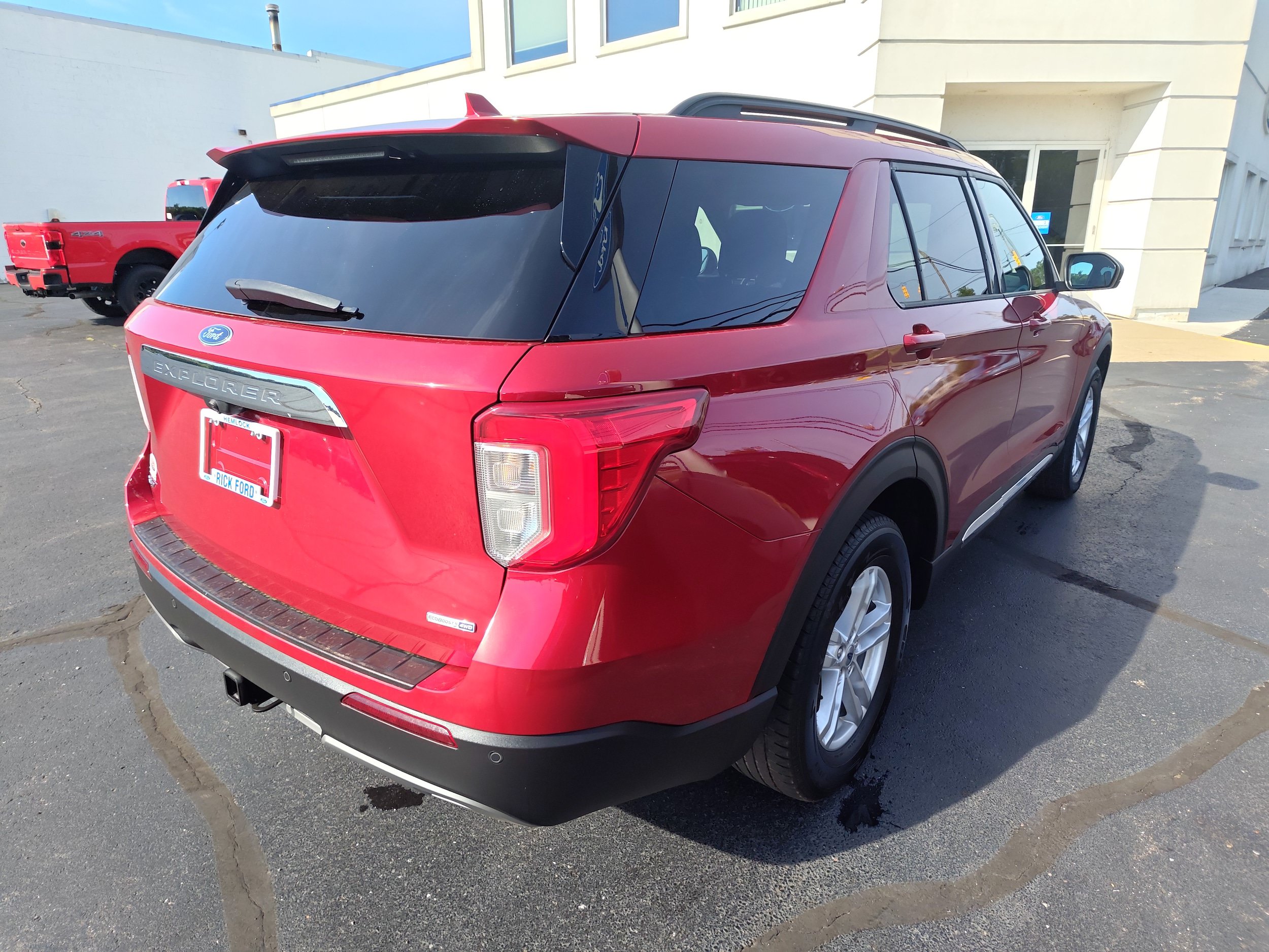 Used 2020 Ford Explorer XLT w/ Equipment Group 202A AWD/4WD image 17