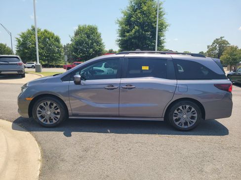 Used 2025 Honda Odyssey Touring image 6