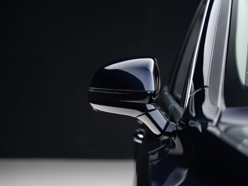 Used 2024 Bentley Bentayga AWD/4WD image 14